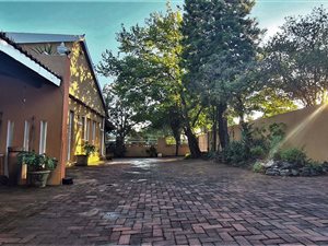 3 Bed House in South Kensington