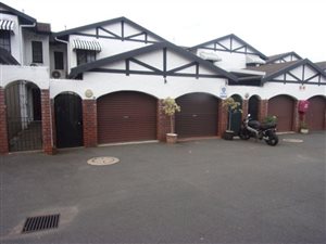 2 Bed Duplex in Montclair