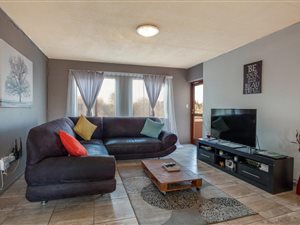 2 Bed Apartment in Weltevreden Park