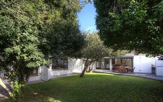 5 Bedroom House in Kenton-on-Sea