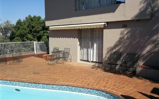 1 Bedroom Garden Cottage in Clarendon