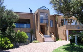 4 Bedroom House in Brenton on Sea