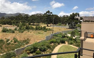2 Bedroom Apartment in Sir Lowrys Pass