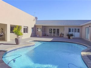 4 Bedroom House in Sardinia Bay