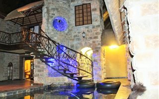 6 Bedroom House in Jim Fouche Park