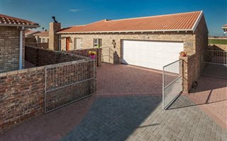 2 Bedroom House in Kamma Park