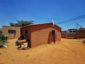 6 Bed House in Cosmo City