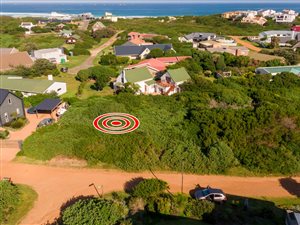 815 m² Land available in Cape St Francis