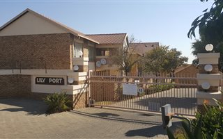 2 Bedroom Duplex in Rooihuiskraal