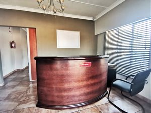 300 m² Office Space in Three Rivers