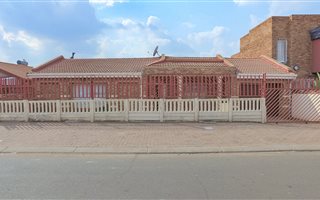 3 Bedroom House in Lenasia