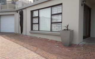 1 Bedroom Apartment in Somerset West Central