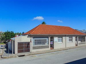 120 m² Commercial space in Richmond Hill
