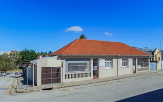 120 m² Commercial space in Richmond Hill