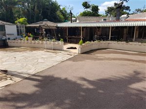310 m² Office Space in Manors