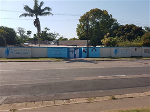 310 m² Office Space in Manors