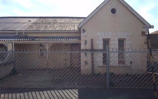 10 Bedroom House in Woodstock