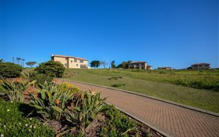 800 m² Land available in The Hill Estate