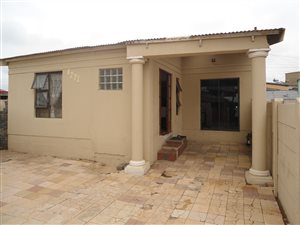 3 Bed House in Westbury