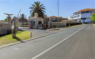 2 Bedroom Townhouse in Oakdene