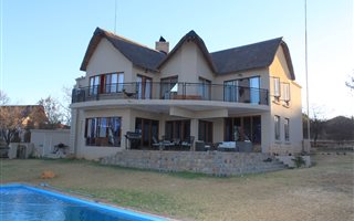 4 Bedroom House in Leeuwfontein