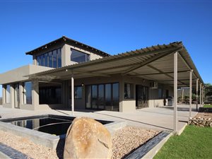 298 ha Land available in Oudtshoorn