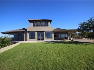298 ha Farm in Oudtshoorn