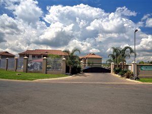 2 Bed Townhouse in Helderwyk Estate
