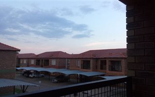 2 Bedroom Flat in Waterval East