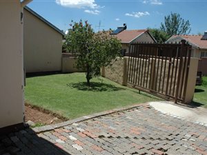 2 Bedroom Townhouse in Lombardy West