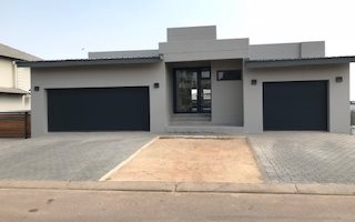 4 Bedroom House in Boardwalk