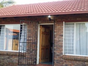 2 Bed Townhouse in Highveld