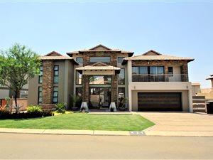 6 Bed House in Aspen Hills