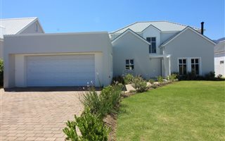 4 Bedroom House in Kingswood Golf Estate