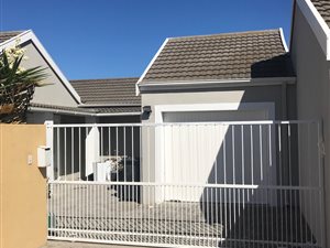 2 Bedroom House in Blouberg Sands