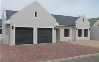 4 Bedroom House in Zevendal