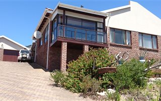 3 Bedroom House in Stilbaai