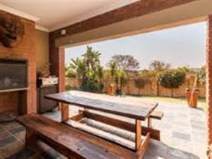 2 Bed Apartment in Carlswald Estate