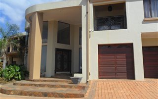 8 Bedroom House in Zwavelpoort