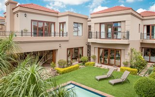 4 Bedroom House in River Club