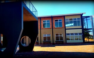 115 m² Office Space in Bendor