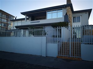 3 Bed Apartment in Strand North