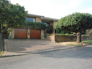 4 Bed House in Helderrand