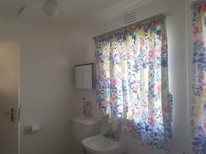 2 Bed Flat in Glen Marais