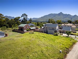 728 m² Land available in Die Bult