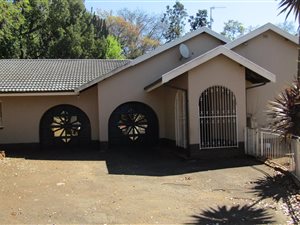 4 Bed House in Blackridge