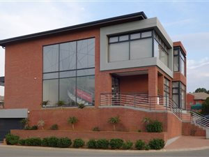 842 m² Office Space in Fourways
