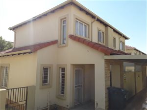 2 Bed Apartment in Roodepoort West