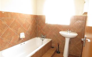 6 Bedroom House in Roodepoort West
