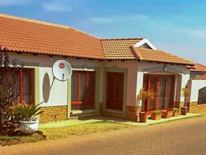 2 Bed Cluster in Pretorius Park